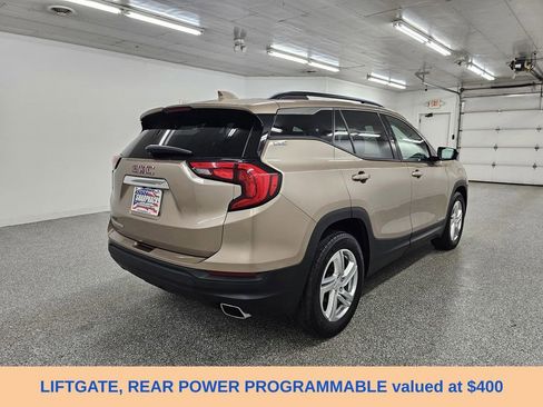 Used 2018 GMC Terrain SLE w/ Driver Convenience Package FWD image 4