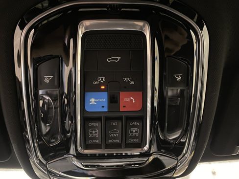 Used 2021 Jeep Grand Cherokee L Overland w/ Luxury Tech Group IV AWD/4WD image 47