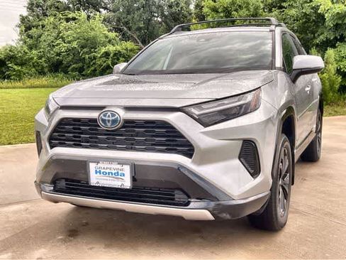 Used 2024 Toyota RAV4 SE AWD/4WD image 2