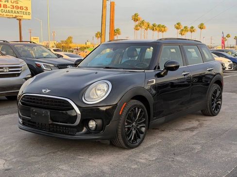 Used 2017 MINI Cooper Clubman FWD image 2