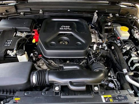 Used 2020 Jeep Wrangler Unlimited Sahara image 30