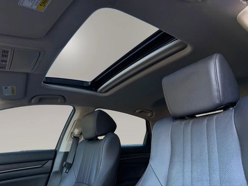 Used 2019 Honda Accord Touring image 17