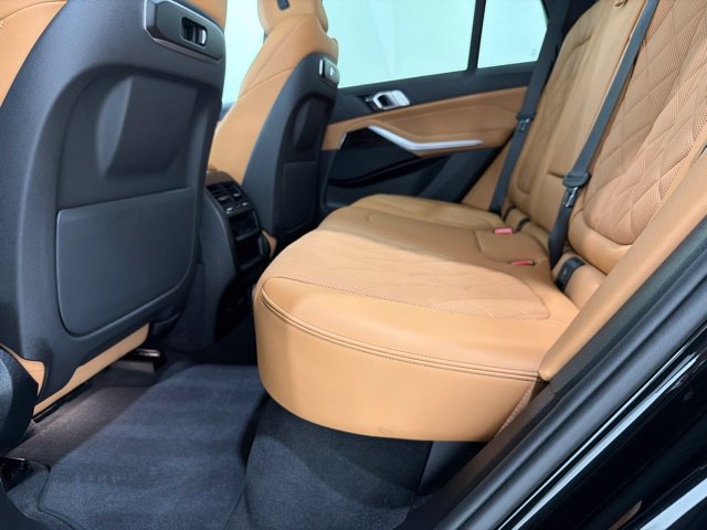 Certified 2024 BMW X5 xDrive40i w/ Parking Assistance Package AWD/4WD image 17