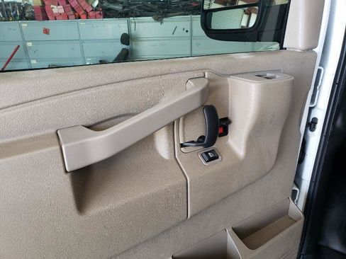 Used 2016 Chevrolet Express 2500 RWD image 19