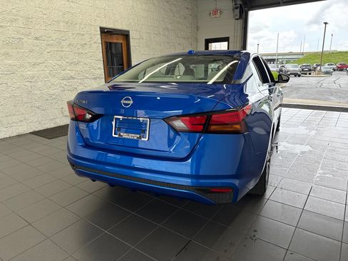 Used 2025 Nissan Altima 2.5 SV FWD image 7