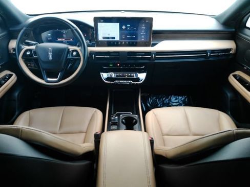 Used 2023 Lincoln Corsair Reserve AWD/4WD image 2