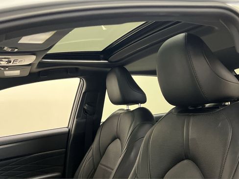 Used 2022 Toyota Avalon Limited image 22