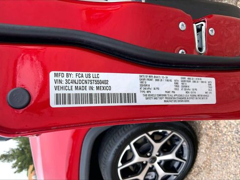 Used 2025 Jeep Compass Limited image 33