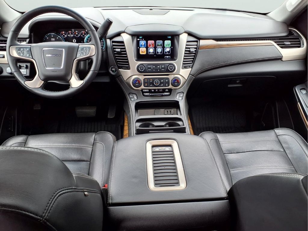 Used 2020 GMC Yukon XL Denali w/ Denali Premium Package AWD/4WD image 11