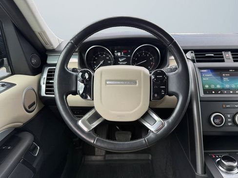 Used 2020 Land Rover Discovery Landmark image 14