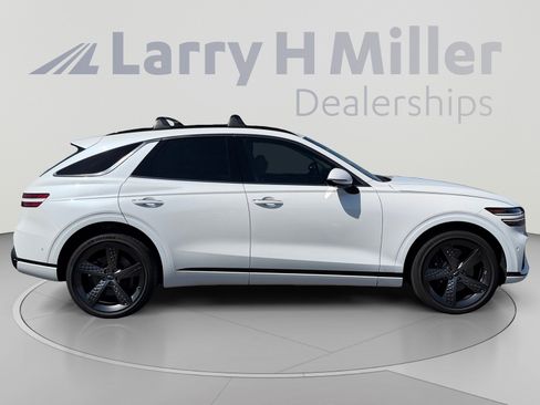 Used 2025 Genesis GV70 3.5T Sport w/ Sport Prestige Package AWD/4WD image 6