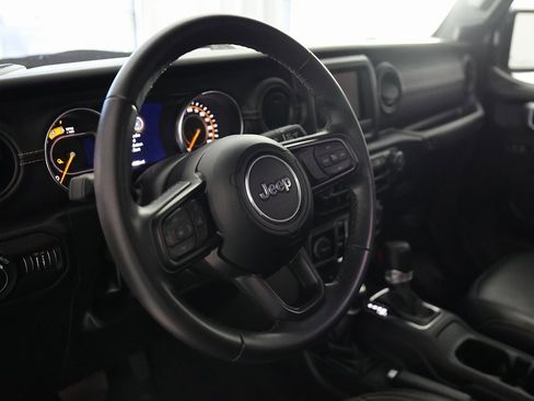 Used 2022 Jeep Gladiator Sport image 18