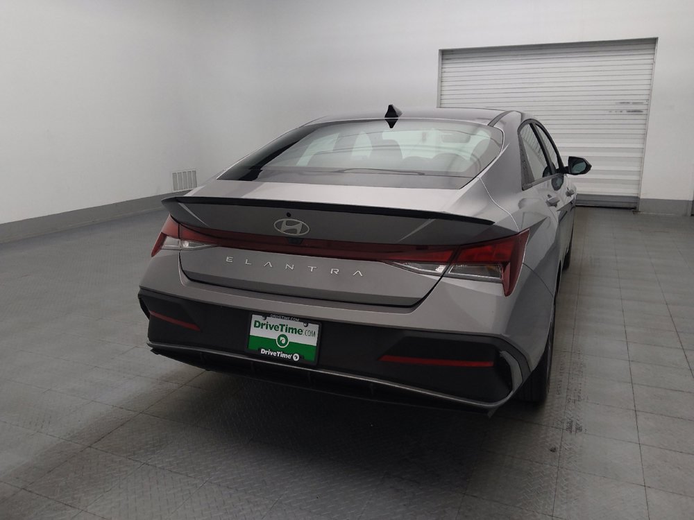 Used 2025 Hyundai Elantra Sport FWD image 7