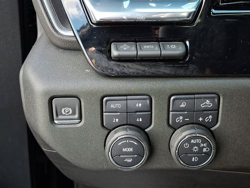 Used 2025 Chevrolet Silverado 1500 High Country w/ Midnight Edition image 32