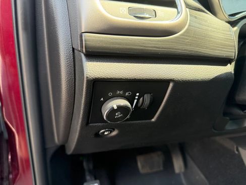 Used 2020 Jeep Grand Cherokee Altitude RWD image 13