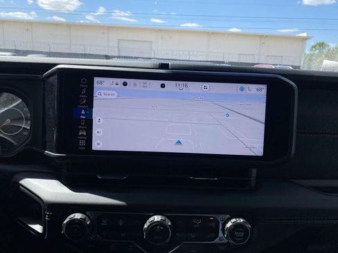 Used 2026 Jeep Wrangler Unlimited Rubicon w/ Technology Group AWD/4WD image 7