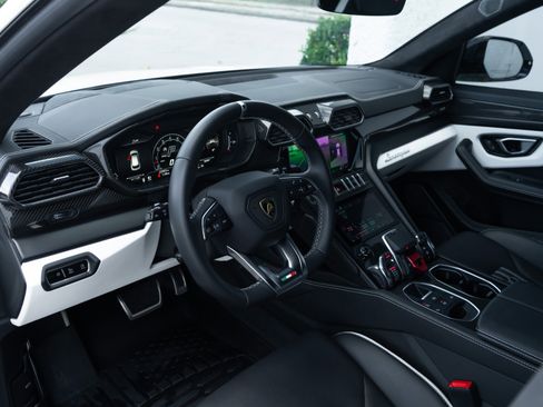 Used 2024 Lamborghini Urus S image 5