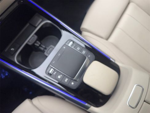 Used 2023 Mercedes-Benz EQB 300 4MATIC image 66