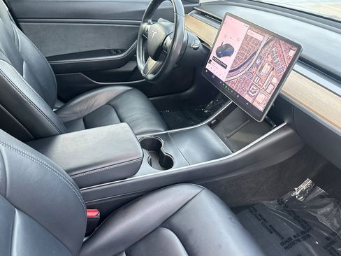 Used 2018 Tesla Model 3 Mid Range image 14