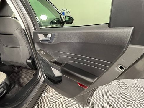 Used 2021 Ford Escape SE image 25