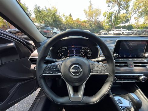 Used 2026 Nissan Altima 2.5 SV FWD image 34