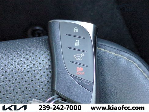 Used 2019 Lexus UX 200 image 29