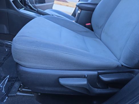 Used 2019 Toyota Corolla LE image 28