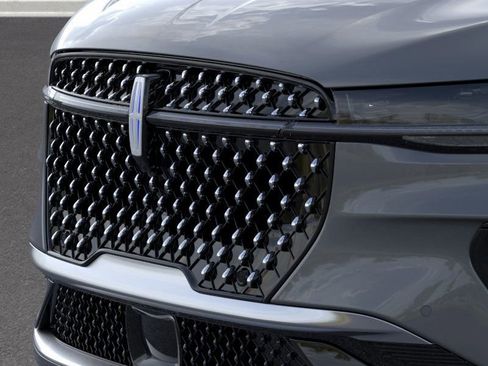 New 2025 Lincoln Nautilus Reserve image 17