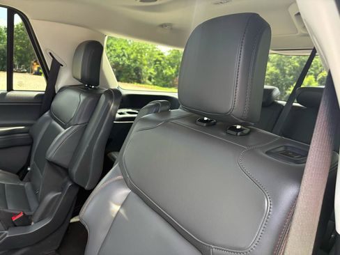 Used 2025 Ford Expedition Active AWD/4WD image 34