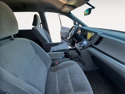 Used 2017 Toyota Sienna LE FWD image 14