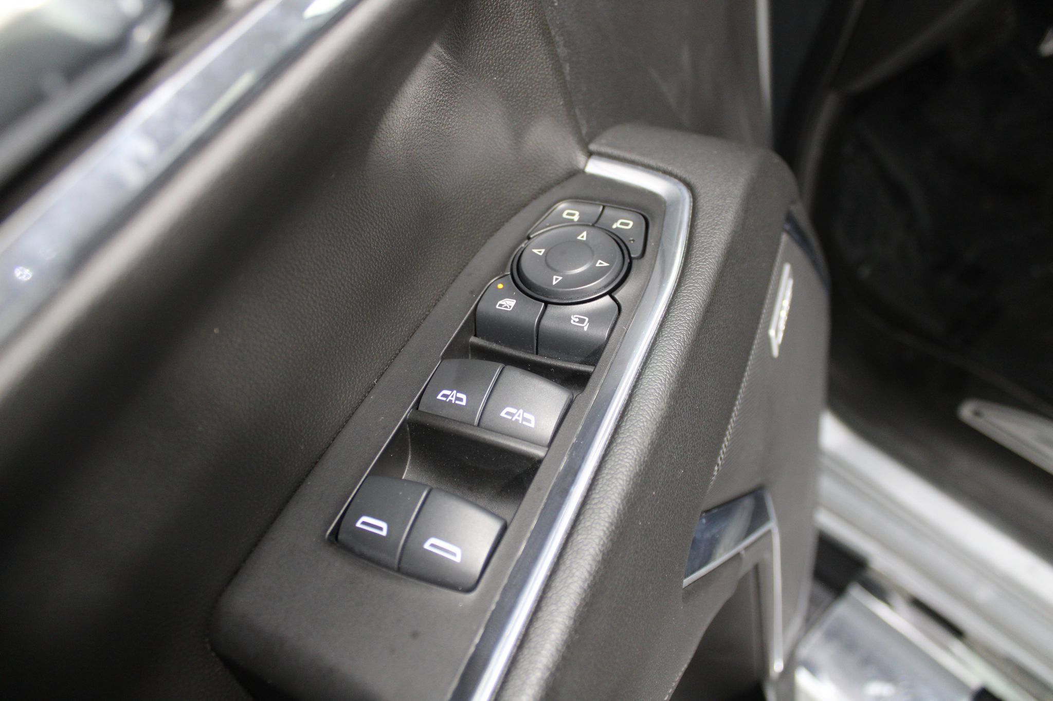 Used 2024 Chevrolet Silverado 1500 LTZ AWD/4WD image 11