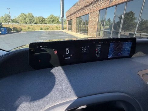 Used 2025 Ford Expedition Active AWD/4WD image 16