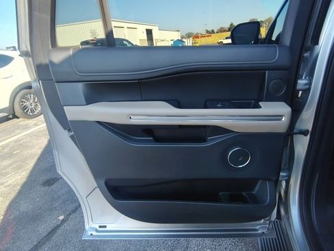 Used 2024 Ford Expedition Max Limited image 11