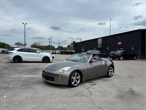 Used 2009 Nissan 350Z Touring RWD image 14
