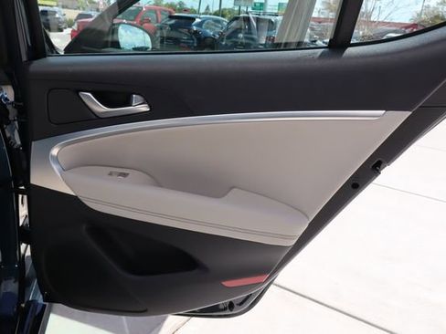 Used 2023 Genesis G70 2.0T image 29