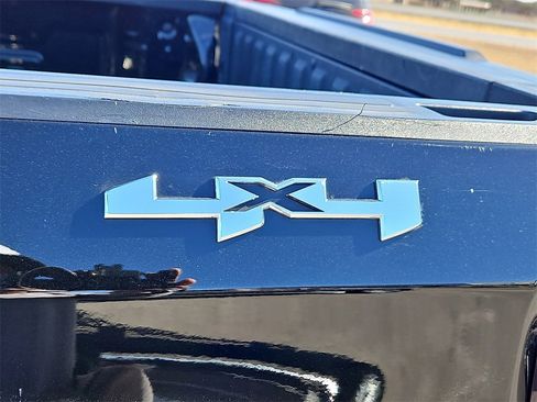 Used 2022 GMC Sierra 1500 Elevation w/ LPO, Elevation Black Package image 16