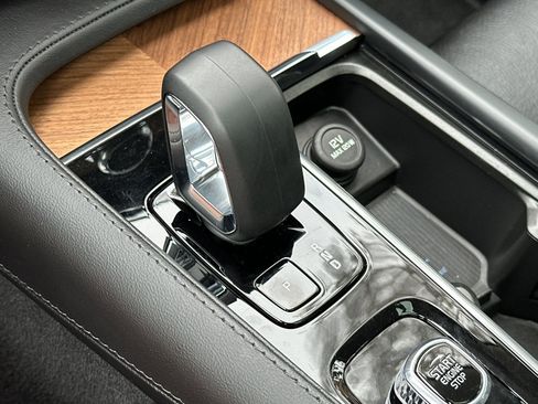 Certified 2023 Volvo XC90 T8 Plus AWD/4WD image 27