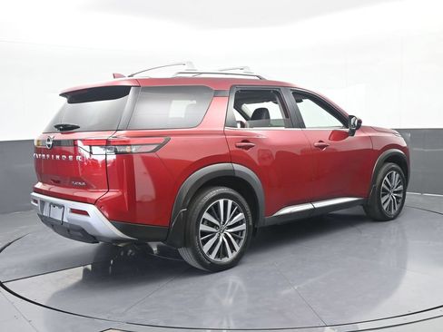 Used 2022 Nissan Pathfinder Platinum w/ Cargo Package FWD image 6