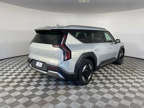 Certified 2024 Kia EV9 Wind AWD/4WD image 16