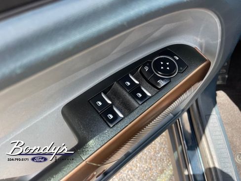 Used 2023 Ford Maverick Lariat w/ Lariat Luxury Package FWD image 8