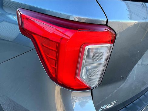 Used 2024 Ford Explorer XLT image 30