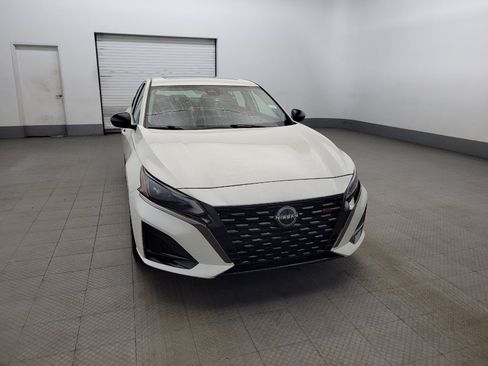 Used 2023 Nissan Altima 2.5 SR w/ SR Premium Package image 14