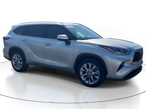 Used 2023 Toyota Highlander Limited image 5