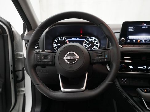 Used 2023 Nissan Rogue SL image 4