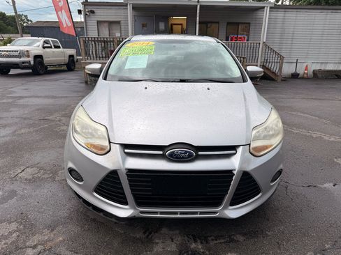 Used 2014 Ford Focus SE FWD image 2