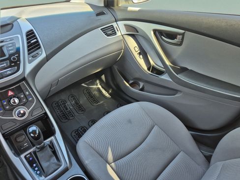 Used 2016 Hyundai Elantra SE FWD image 22