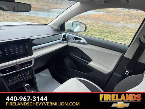 Used 2025 Volkswagen Taos SE AWD/4WD image 49