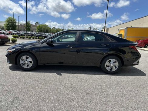 New 2026 Hyundai Elantra SE image 4