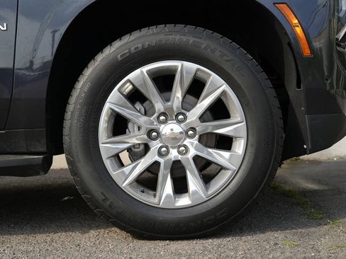 Used 2025 Chevrolet Suburban Premier AWD/4WD image 11