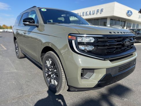 New 2025 Ford Expedition Platinum w/ Stealth Performance Package image 2